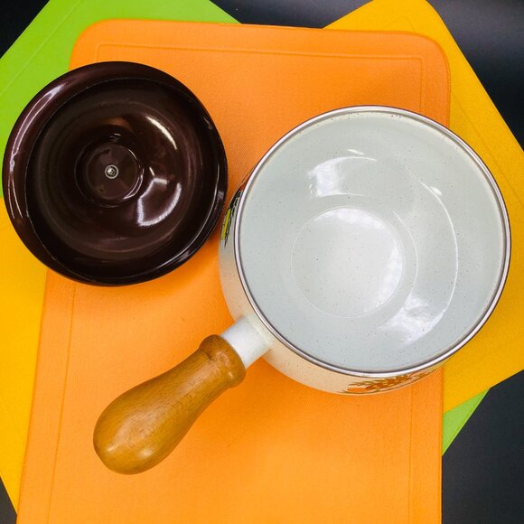 Vintage 70s Merry Mushrooms Enamel Fondue Pot Wood Handle, Retro Cottagecore - Picture 5 of 11